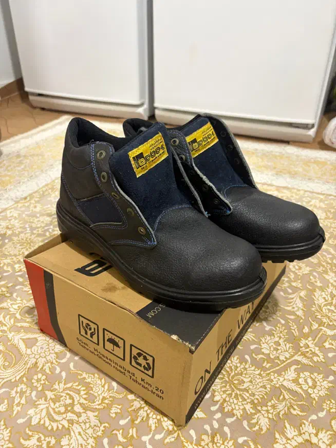 کفش کار|کیف، کفش، کمربند|سمنان, |دیوار