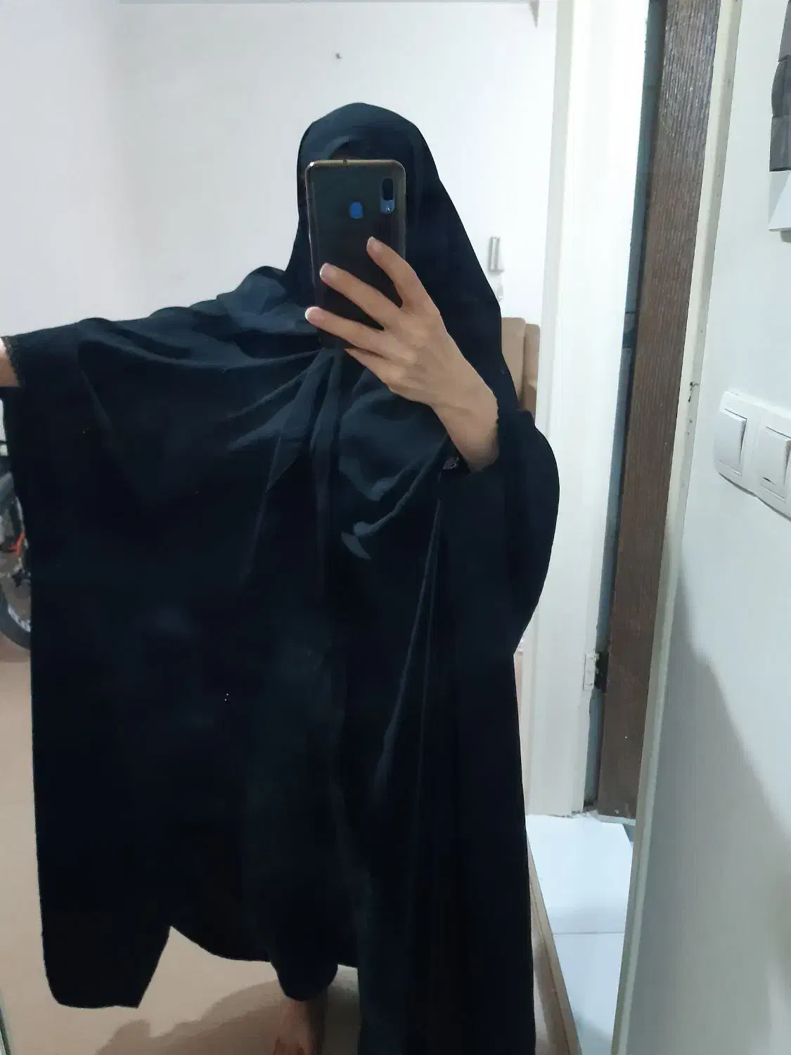 چادر مشکی|لباس|گلبهار, شهر جدید گلبهار|دیوار