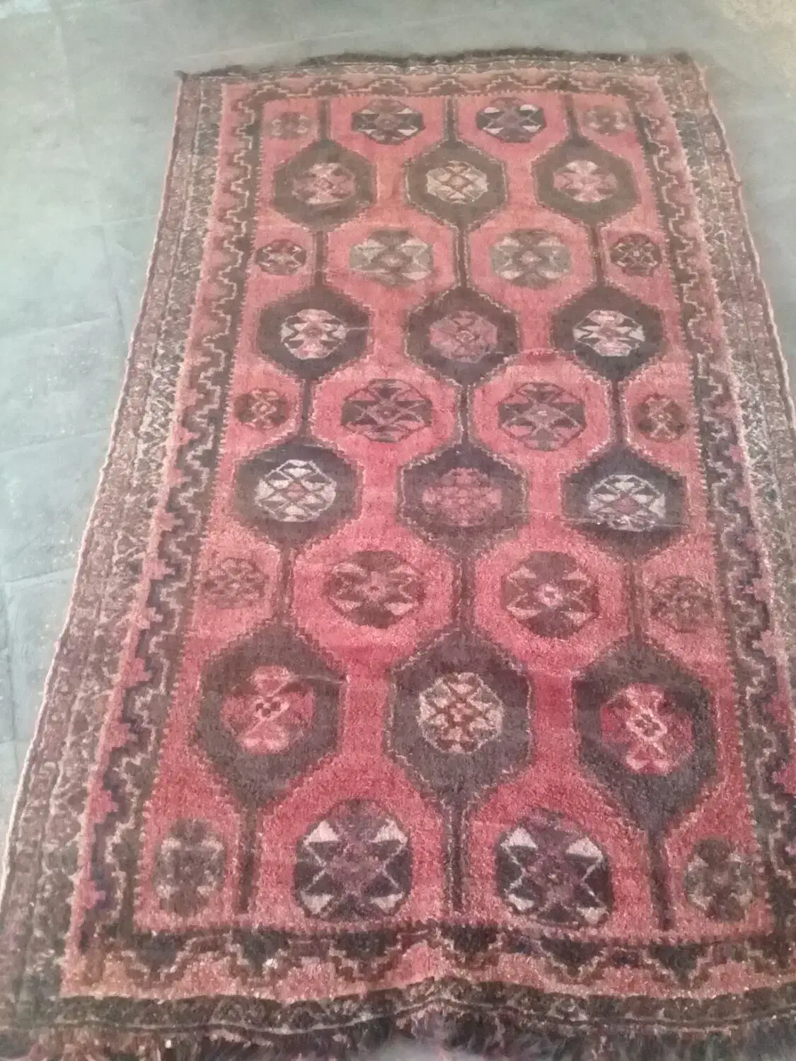 فرش قدیمی دست بافت.|فرش|بهبهان, |دیوار