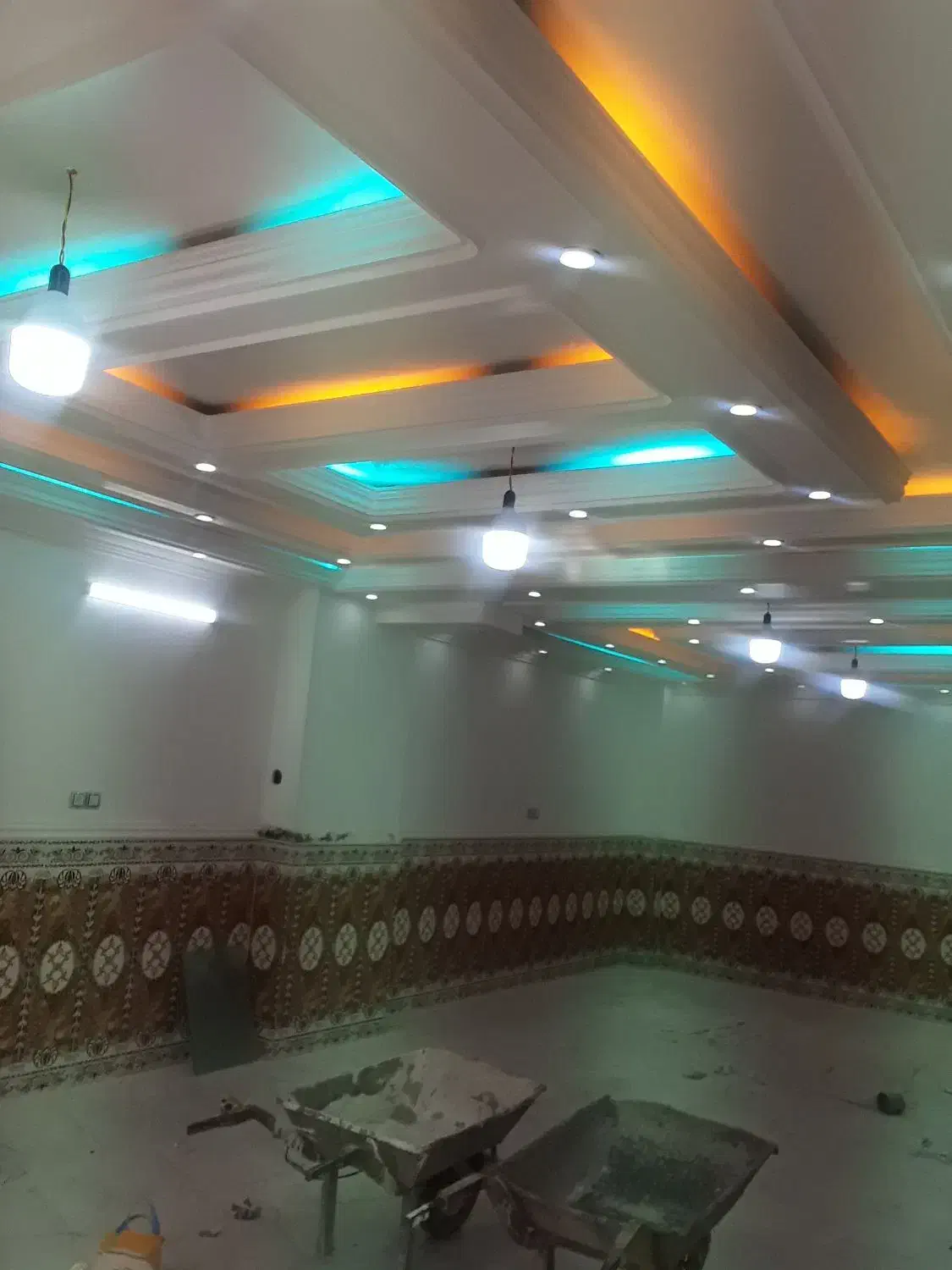 برق کشی و لوله کشی ساختمان پذیرفته میشود|خدمات پیشه و مهارت|ایرانشهر, |دیوار