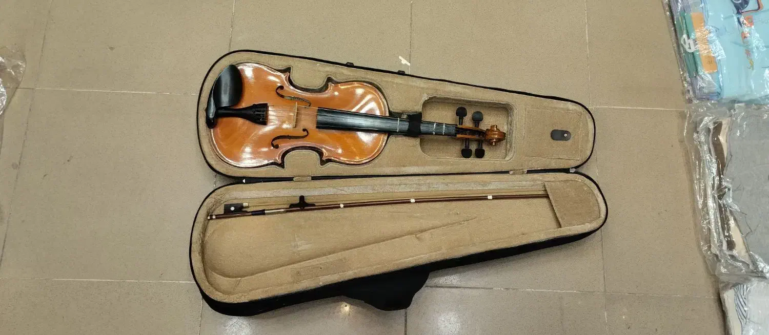 سازویولون در حد نو کم کار|ویولن|سقز, |دیوار