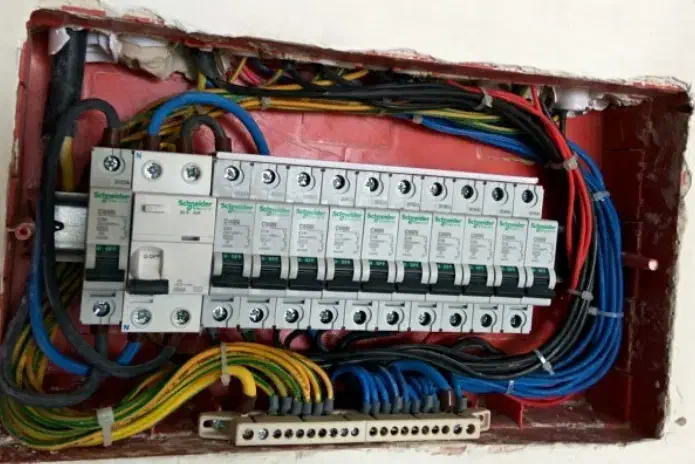 برق کشی و لوله کشی ساختمان نصب پمپ آبگرمکن|خدمات پیشه و مهارت|خاش, |دیوار