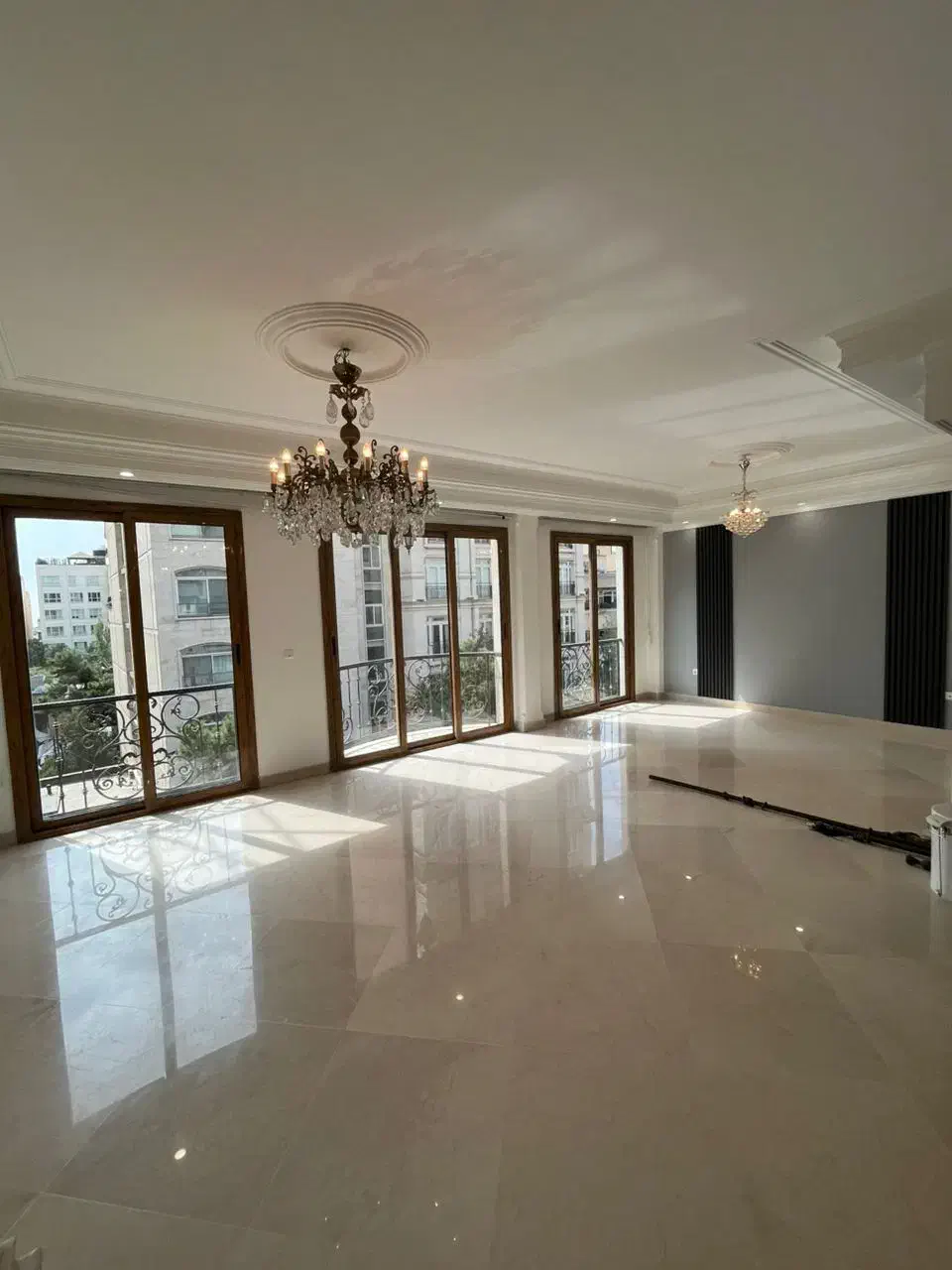 ۱۹۰ متر  ۳ خواب  تک واحدی  غرق در نور