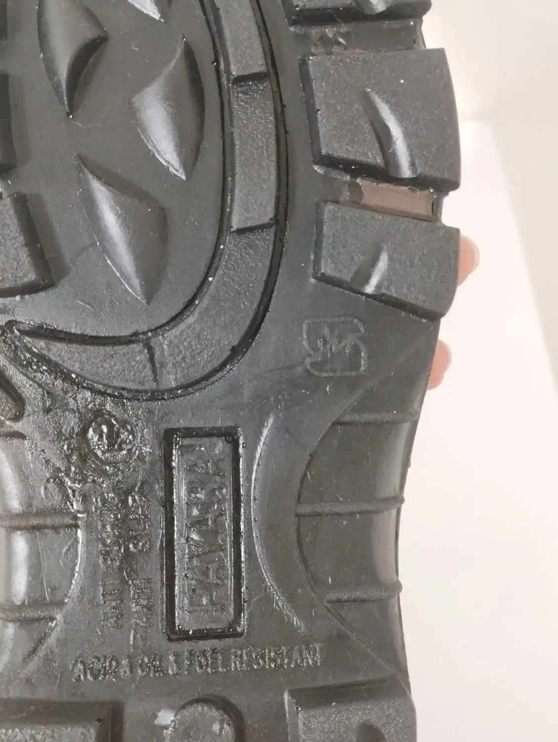 کفش ایمنی|کیف، کفش، کمربند|شاهین‌شهر, شهرک گلدیس|دیوار