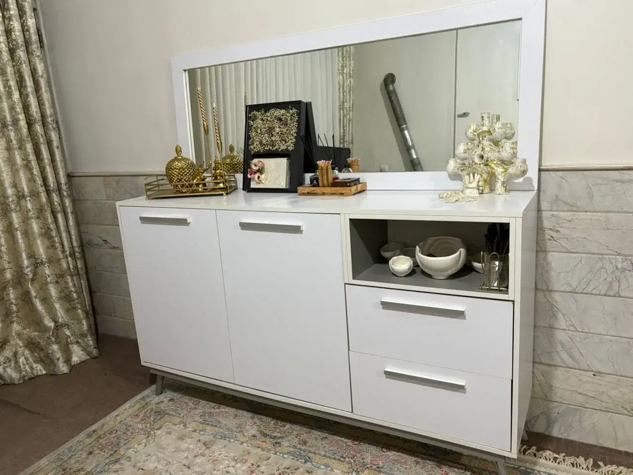 میز کنسول با اینه|بوفه، ویترین، کنسول|رباط‌کریم, رباط‌کریم|دیوار