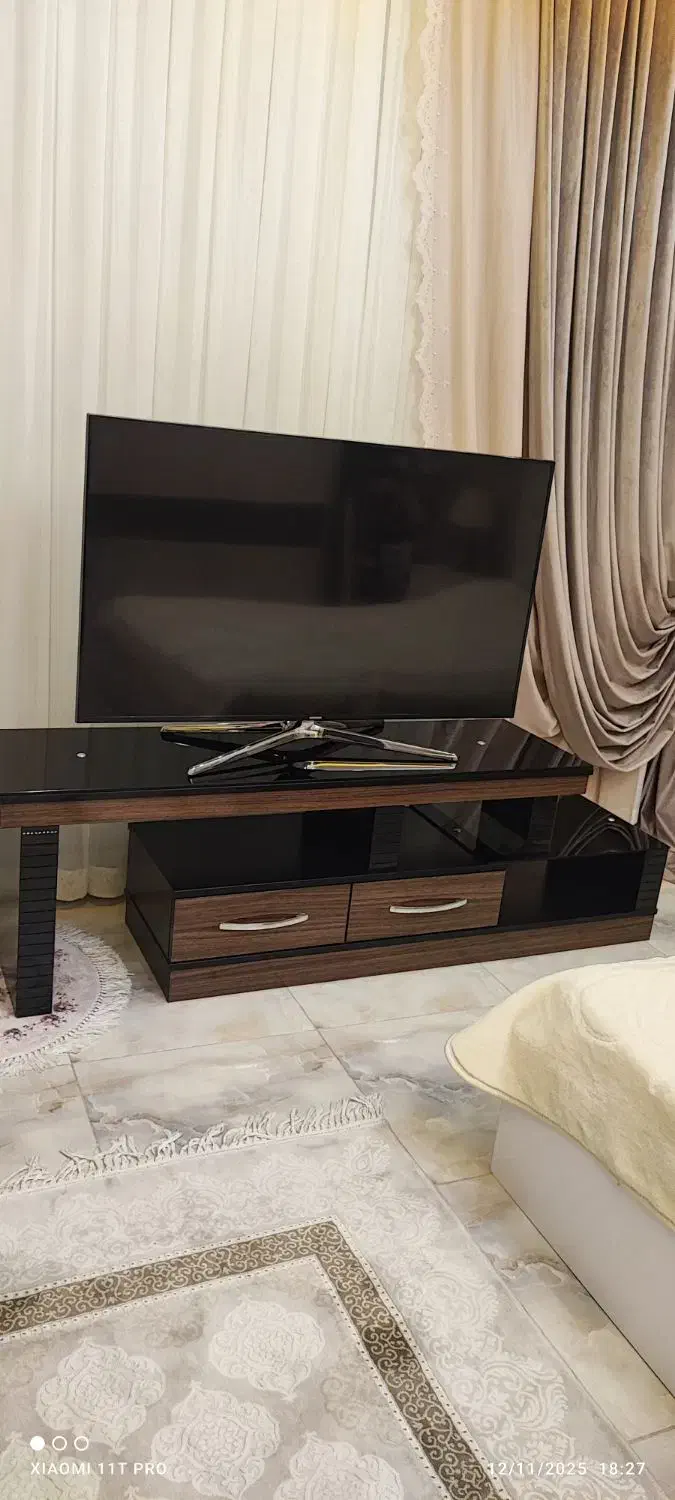 تلویزیون و میز تی وی|تلویزیون و پروژکتور|تبریز, |دیوار