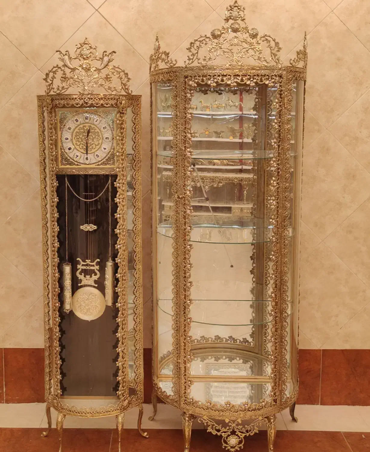 فروش ویترین وساعت ایستاده برنزباضمانت به قیمت عمده|بوفه، ویترین، کنسول|قم, حنیف نژاد|دیوار