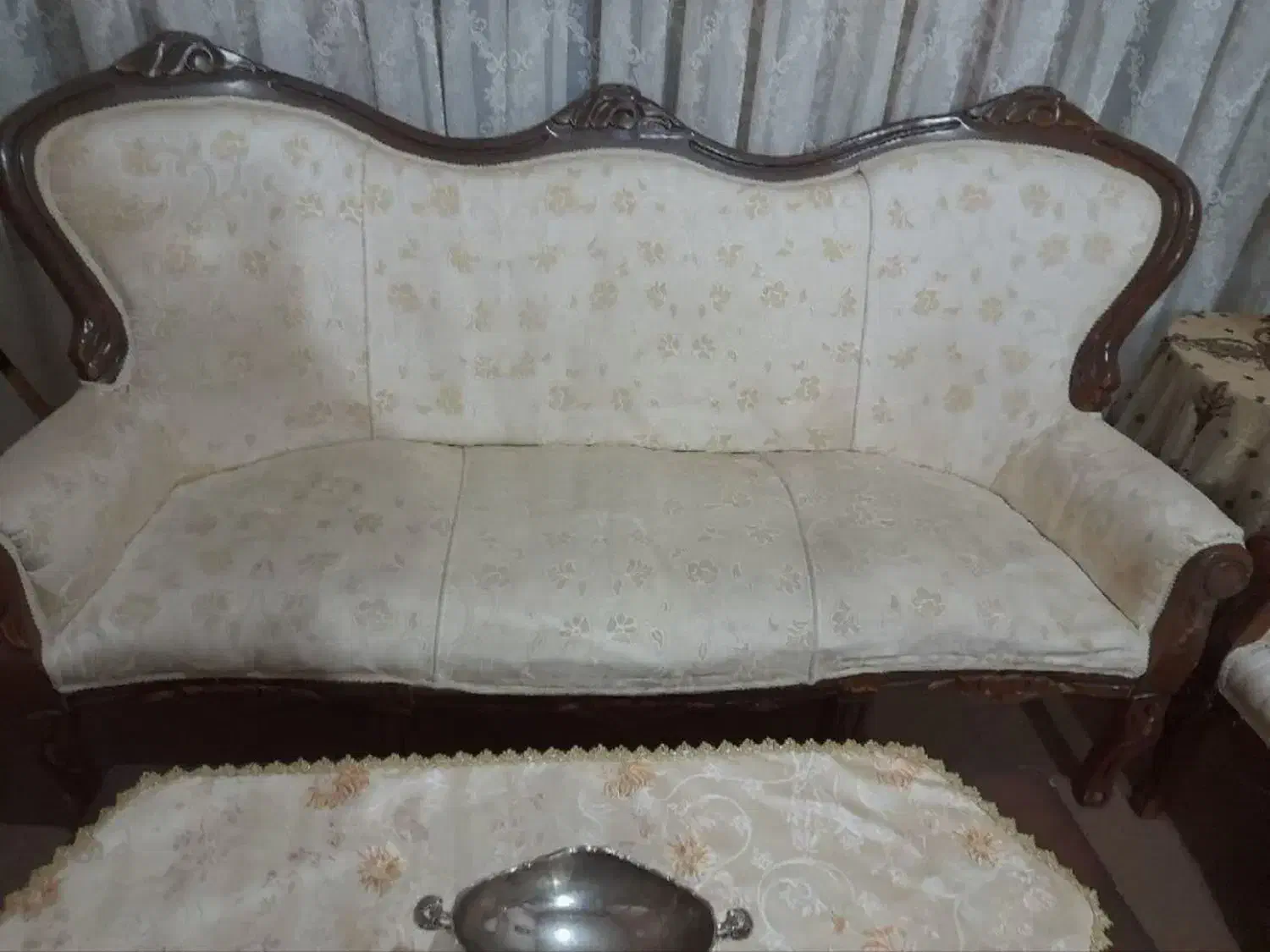 مبل نه نفره چوب گردو|مبلمان خانگی و میز عسلی|تربت‌حیدریه, بی بی حسنیه|دیوار