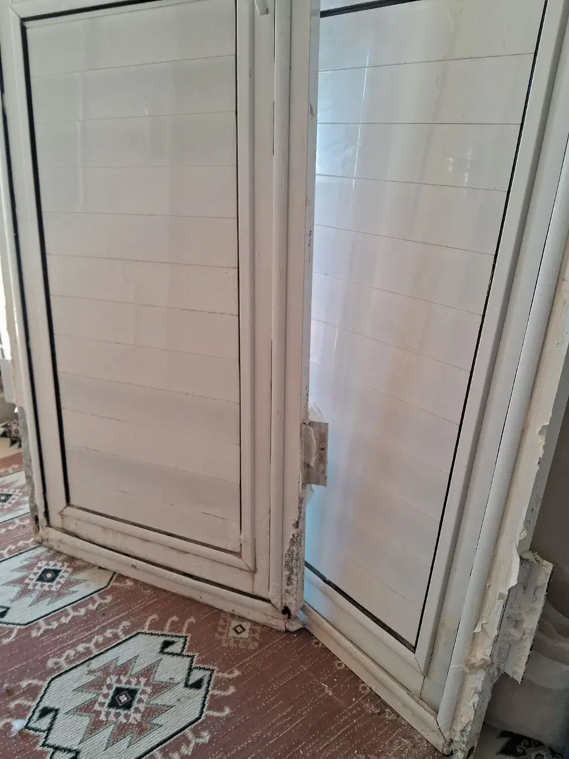 درب آلمینیومی سرویس بهداشتی|مصالح و تجهیزات ساختمان|میانه, |دیوار