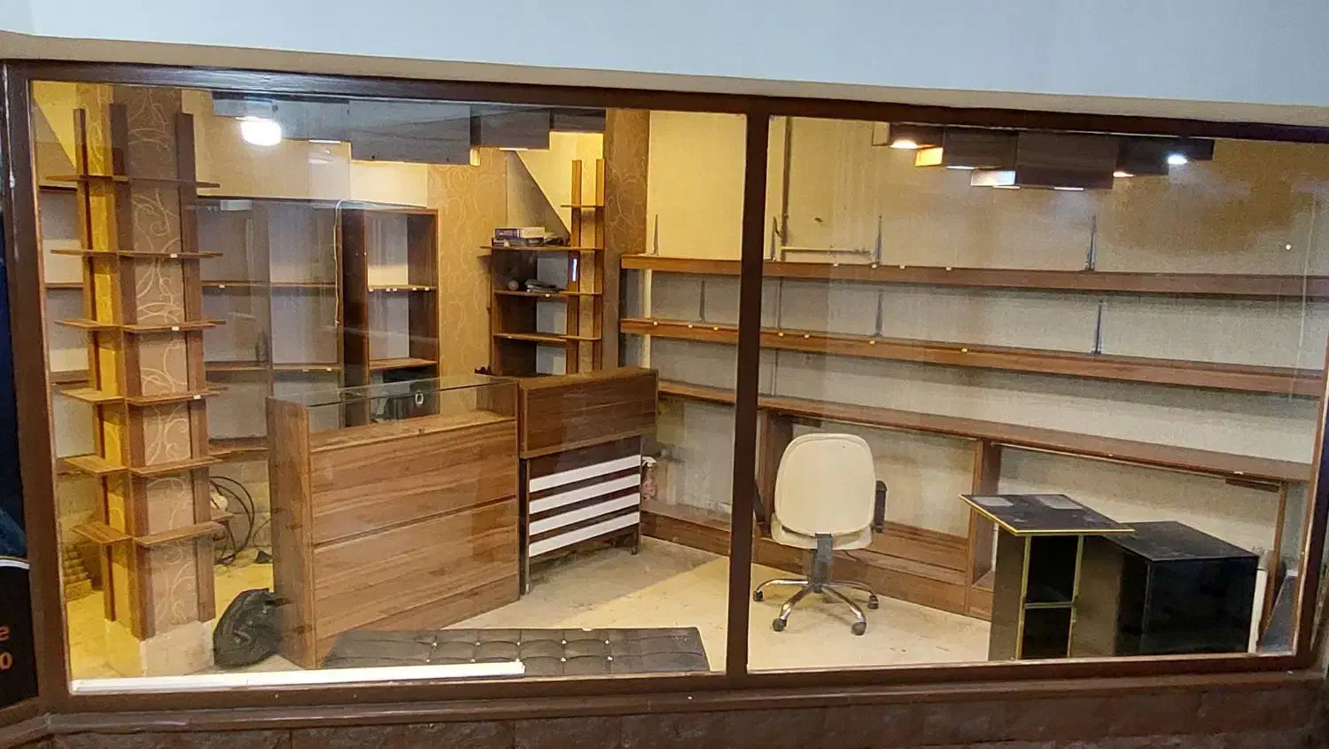 قفسه و پیشخوان|فروشگاه و مغازه|اندیشه, اندیشه فاز ۲|دیوار