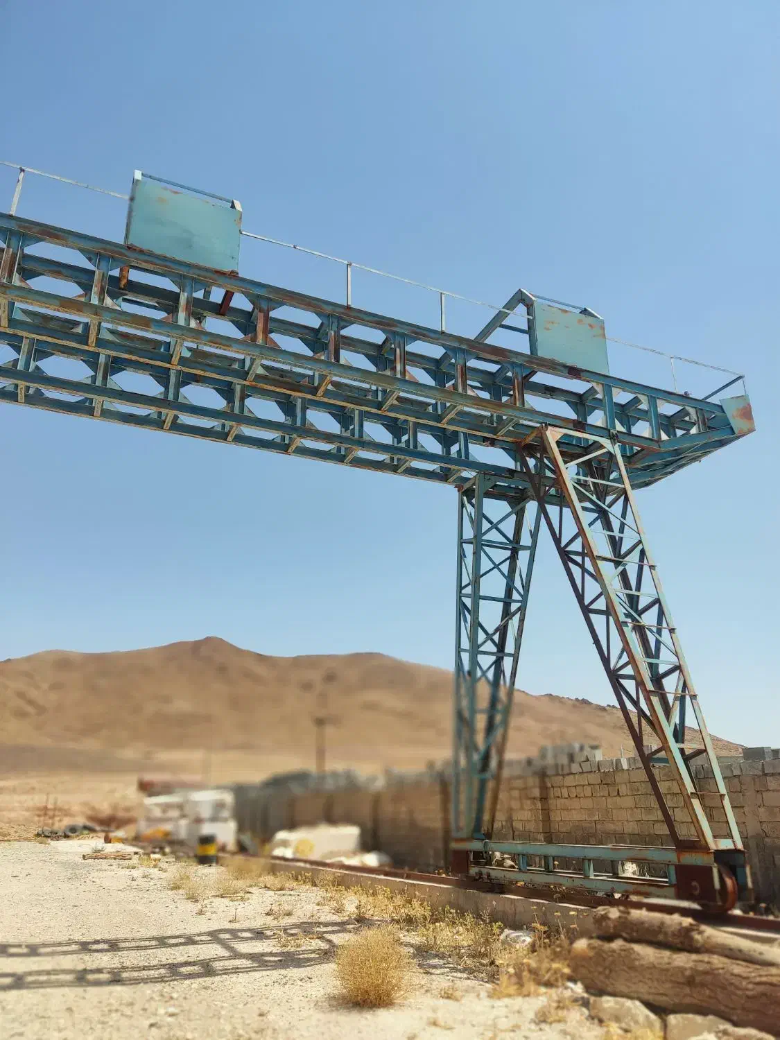 جرثقیل دروازه ای سنگبری|ماشینآلات صنعتی|بوانات, |دیوار