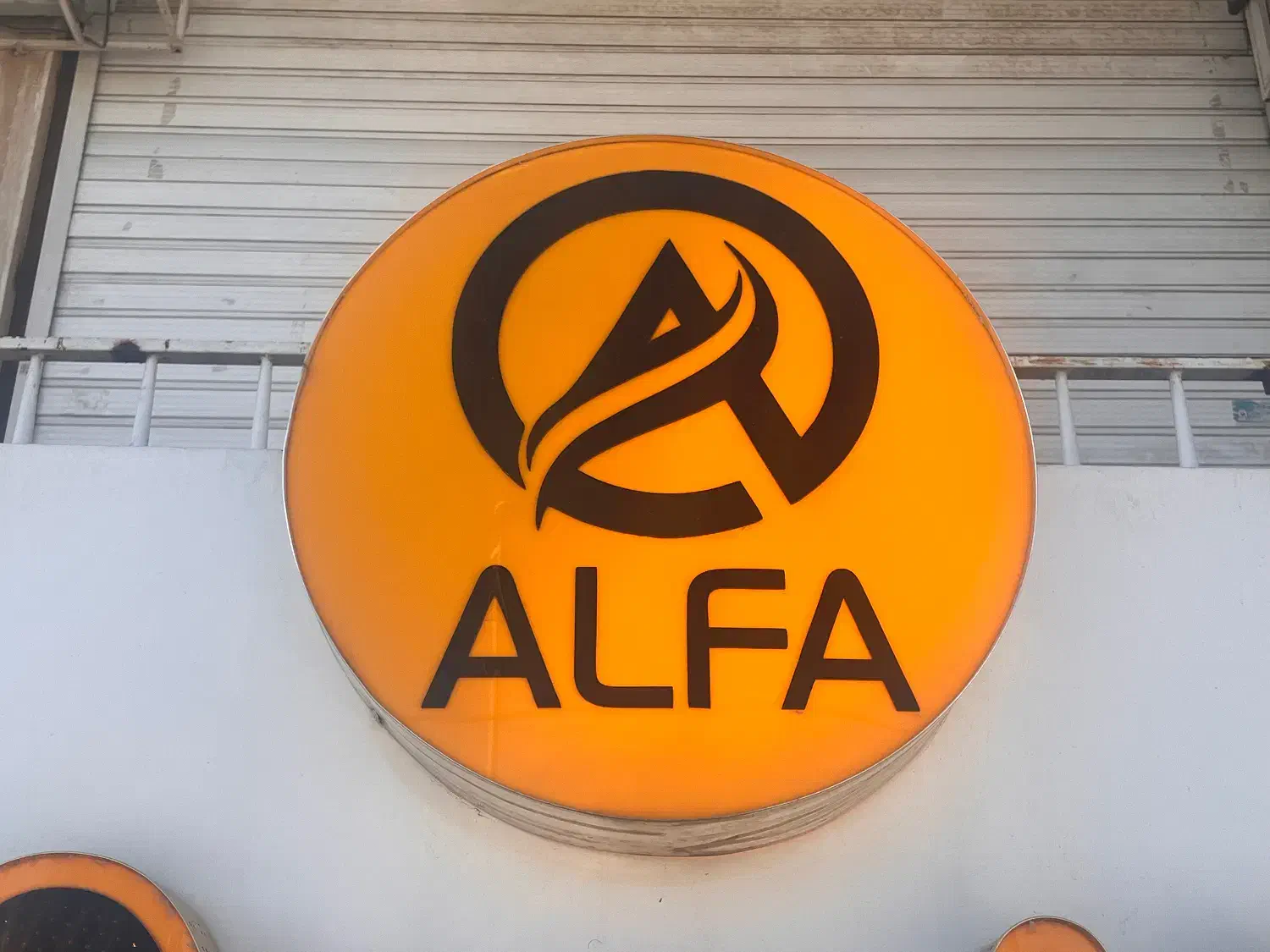 سقف کاذب،کفپوش لمینت،چمن مصنوعی،آینه دکوراتیوپتینه|خدمات پیشه و مهارت|صدرا-فارس, فاز ۱|دیوار