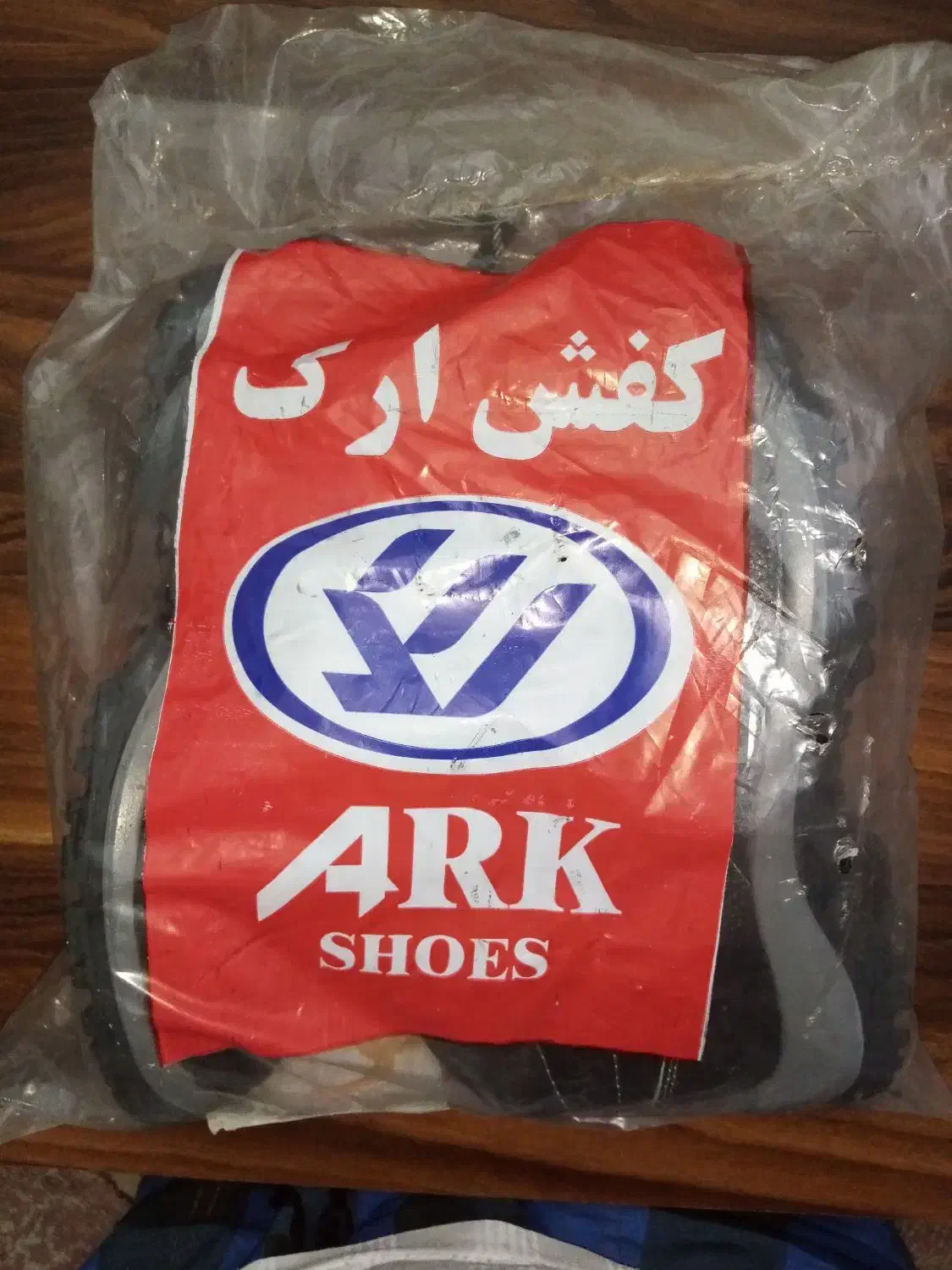 کفش کار|کیف، کفش، کمربند|رشت, بازار|دیوار