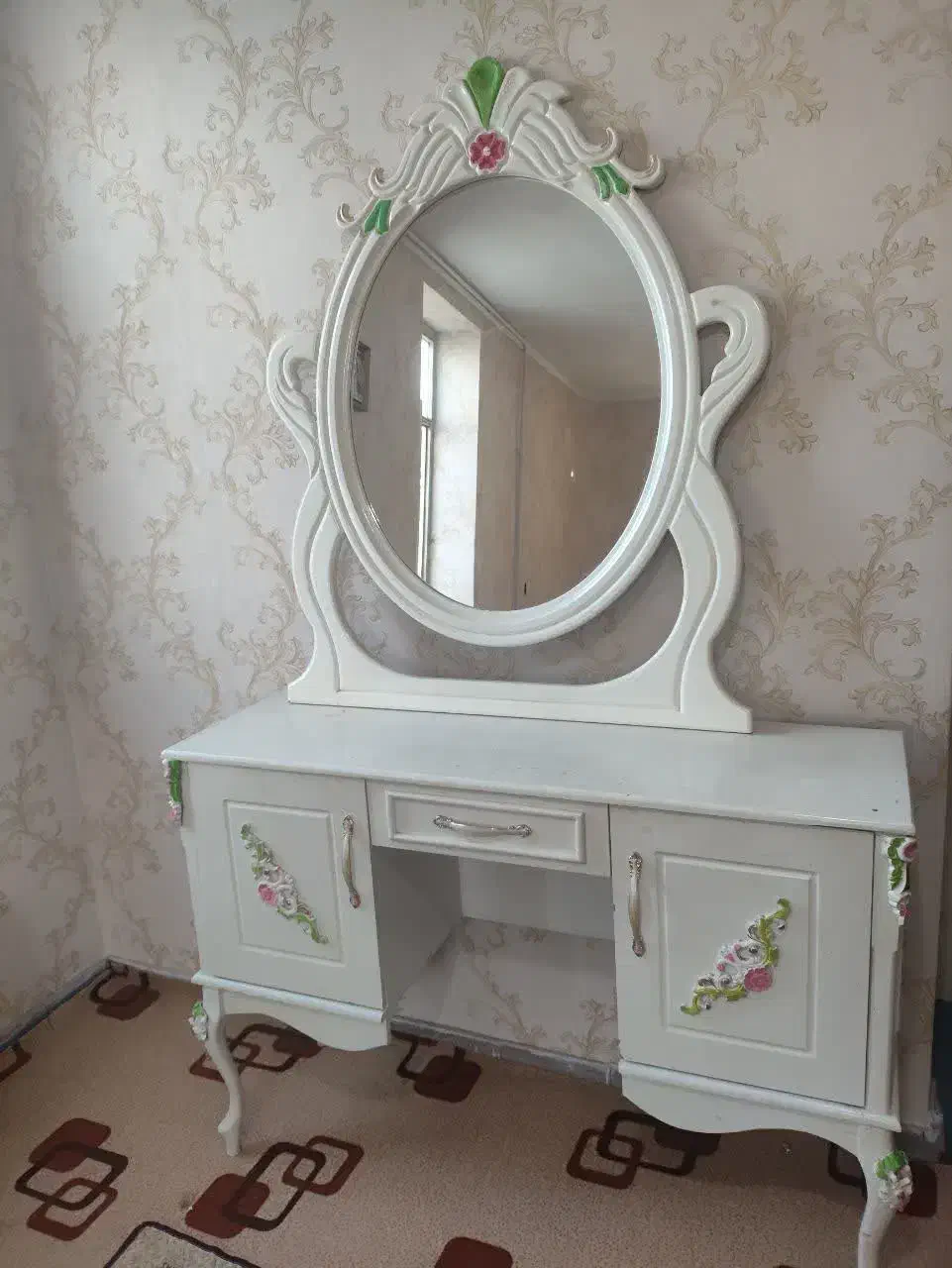 میز و آینه آرایش|تخت و سرویس خواب|کرمان, |دیوار