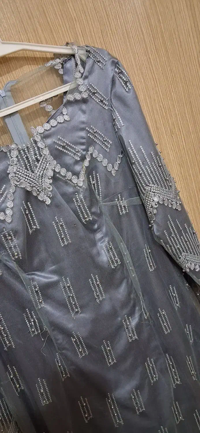 لباس جواهردوزی شده|لباس|مراغه, |دیوار