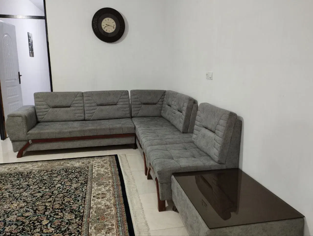 مبل ال در حد نو و کاملا سالم|مبلمان خانگی و میز عسلی|رباط‌کریم, نصیرشهر|دیوار