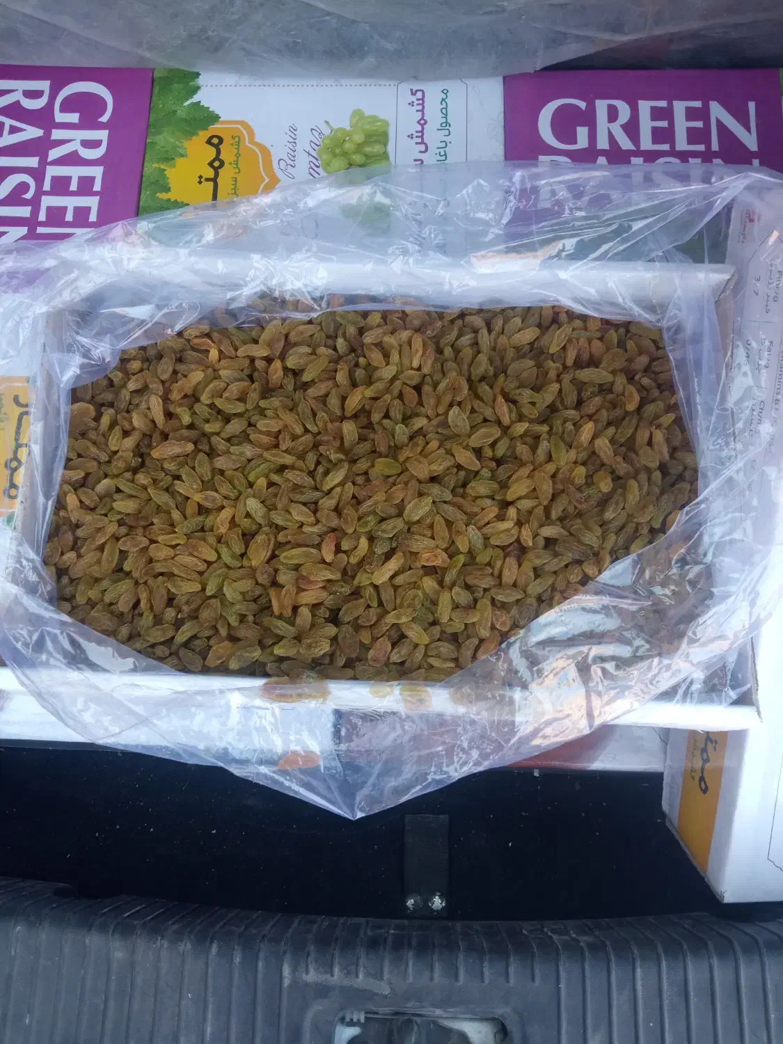 فروش انواع کشمش سبز و طلایی درجه یک ودو.|خوردنی و آشامیدنی|کاشان, یزدآباد|دیوار