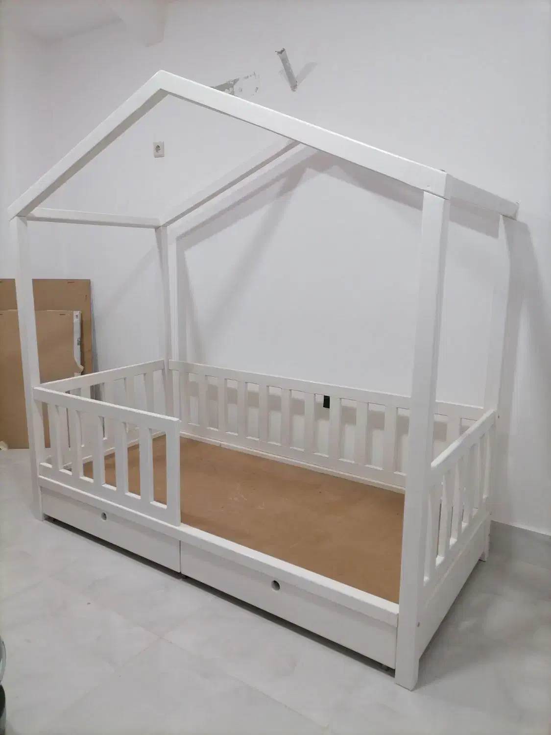 میزتحریر و تخت خواب کودک|تخت و سرویس خواب|برازجان, |دیوار