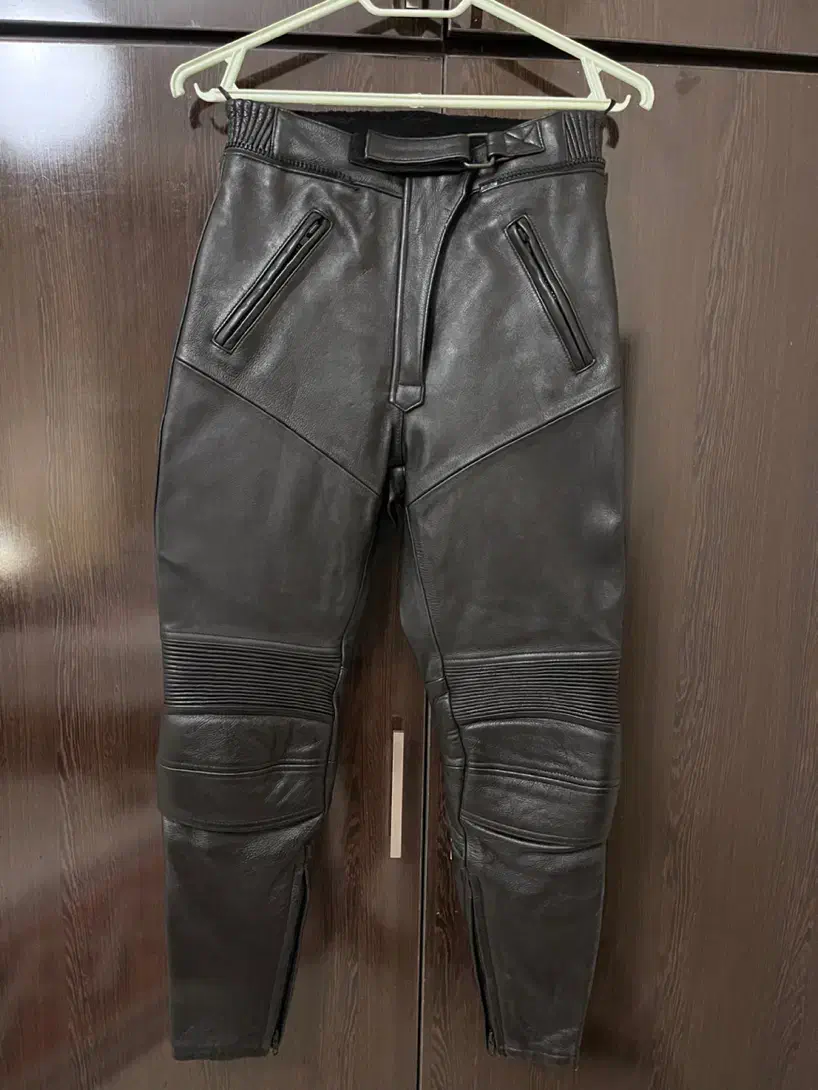 کاپشن و شلوار چرم موتور سواری|لباس|بندرعباس, |دیوار