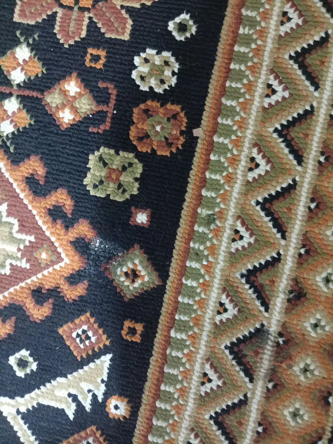 گلیم6متری دوتازده سوختگی کوچک داره|گلیم، جاجیم، گبه|اسلام‌‌آباد غرب, |دیوار