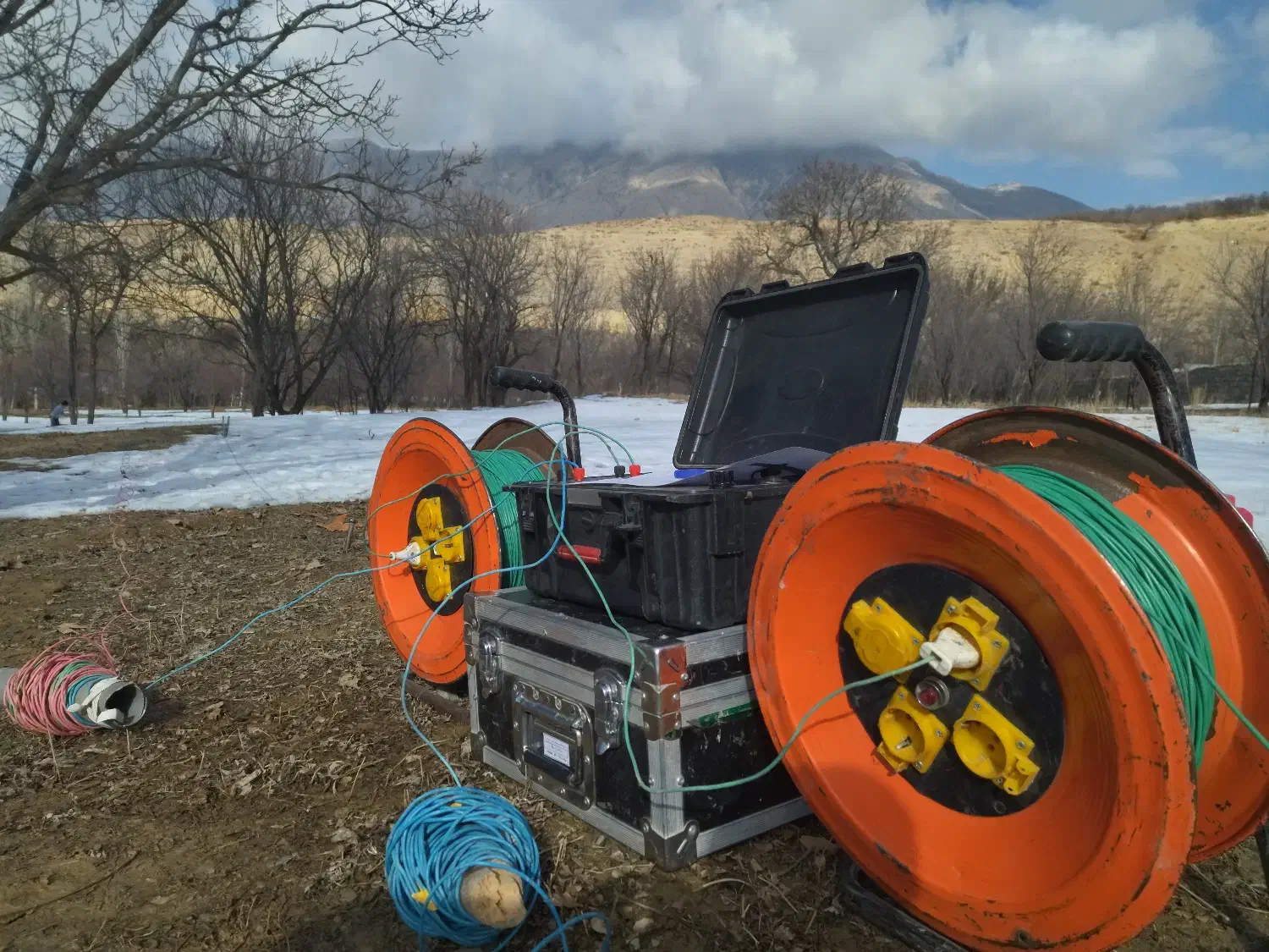 مکانیابی چاه عمیق و دستی با دستگاه|خدمات باغبانی و درختکاری|نیشابور, شهرک ولیعصر|دیوار