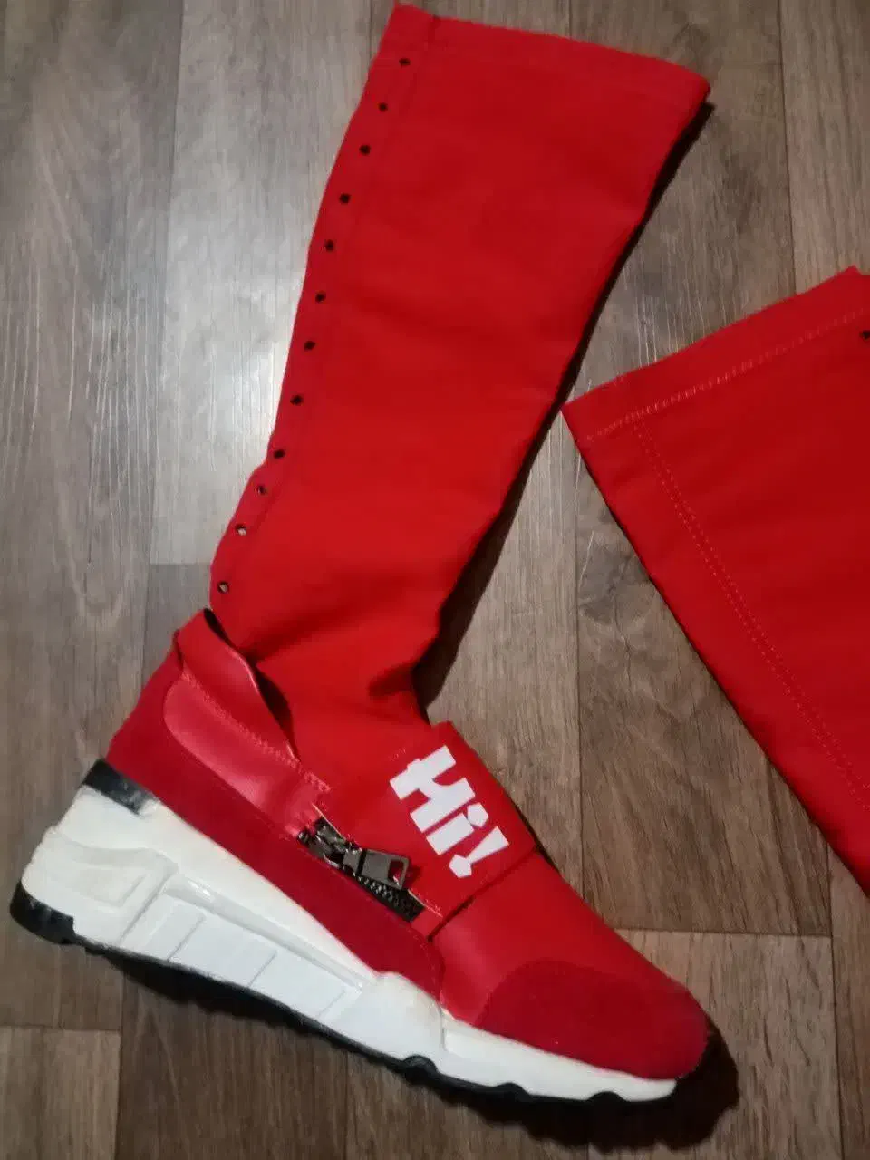 پوت و نیم پوت|کیف، کفش، کمربند|صدرا-فارس, فاز ۲|دیوار