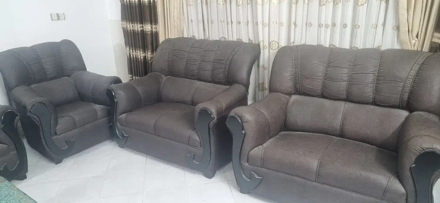 مبل راحتی چرم ۹نفره|مبلمان خانگی و میز عسلی|قائم‌شهر, |دیوار