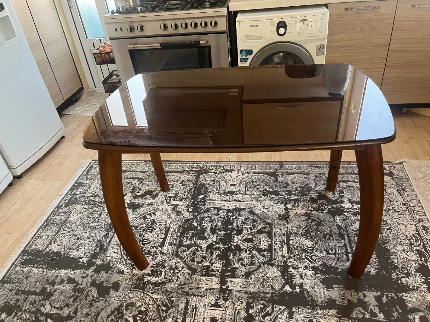 میز ناهارخوری کاملا سالم|میز و صندلی غذاخوری|میانه, |دیوار