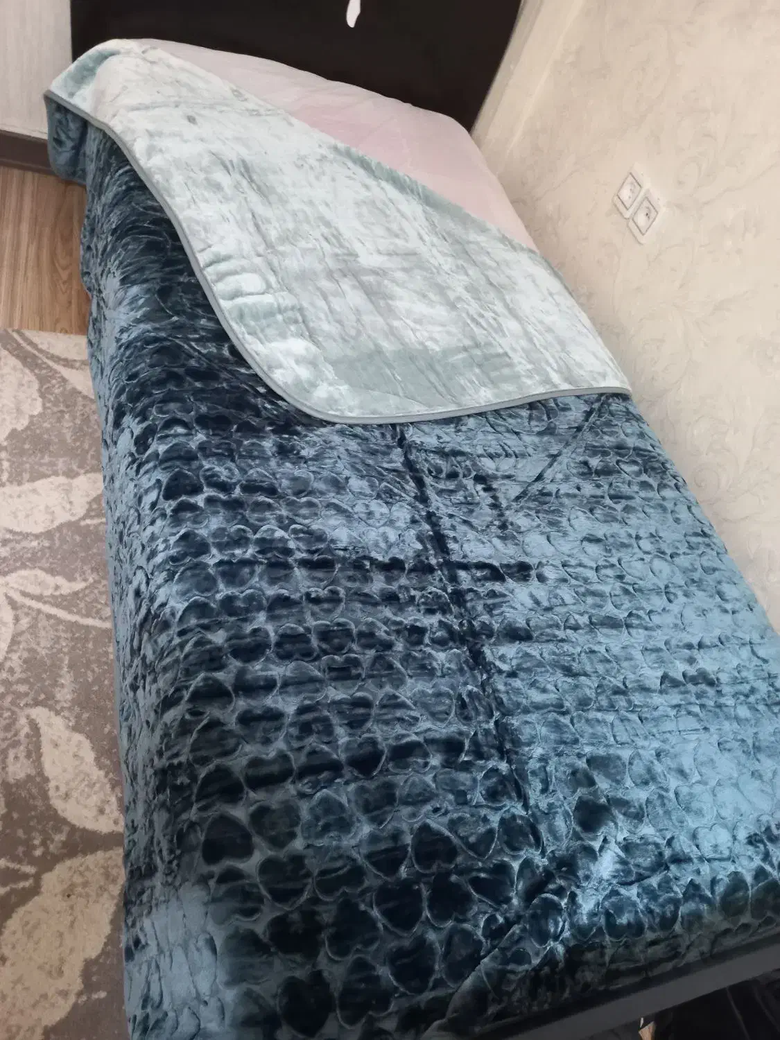 پتو|رختخواب، بالش، پتو|رودهن, |دیوار