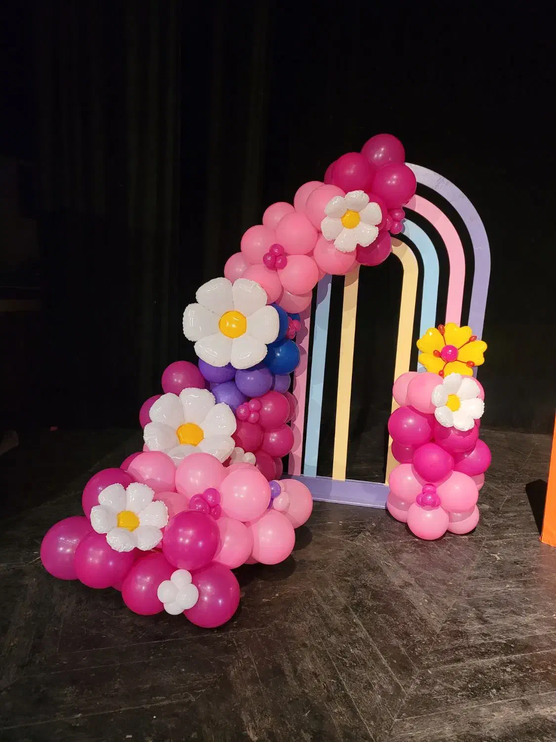 بادکنک آرایی|خدمات پذیرایی، مراسم|رشت, ترمینال|دیوار