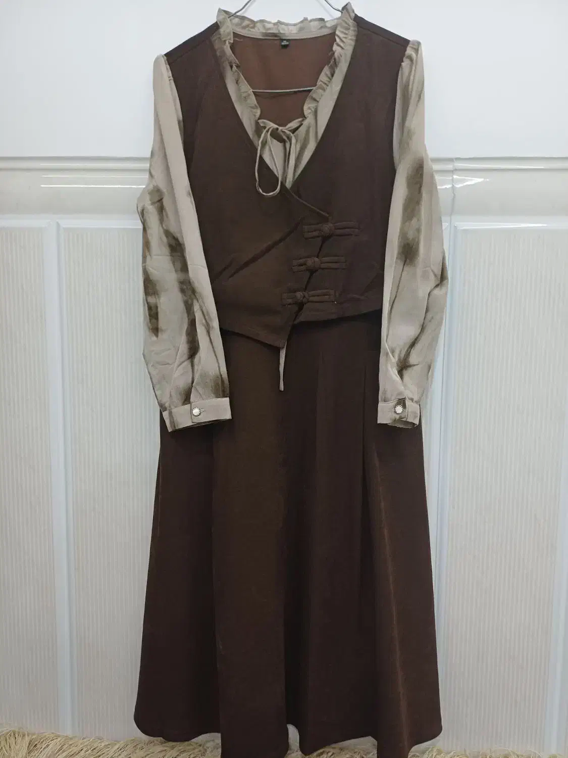 لباس مجلسی|لباس|لالجین, |دیوار