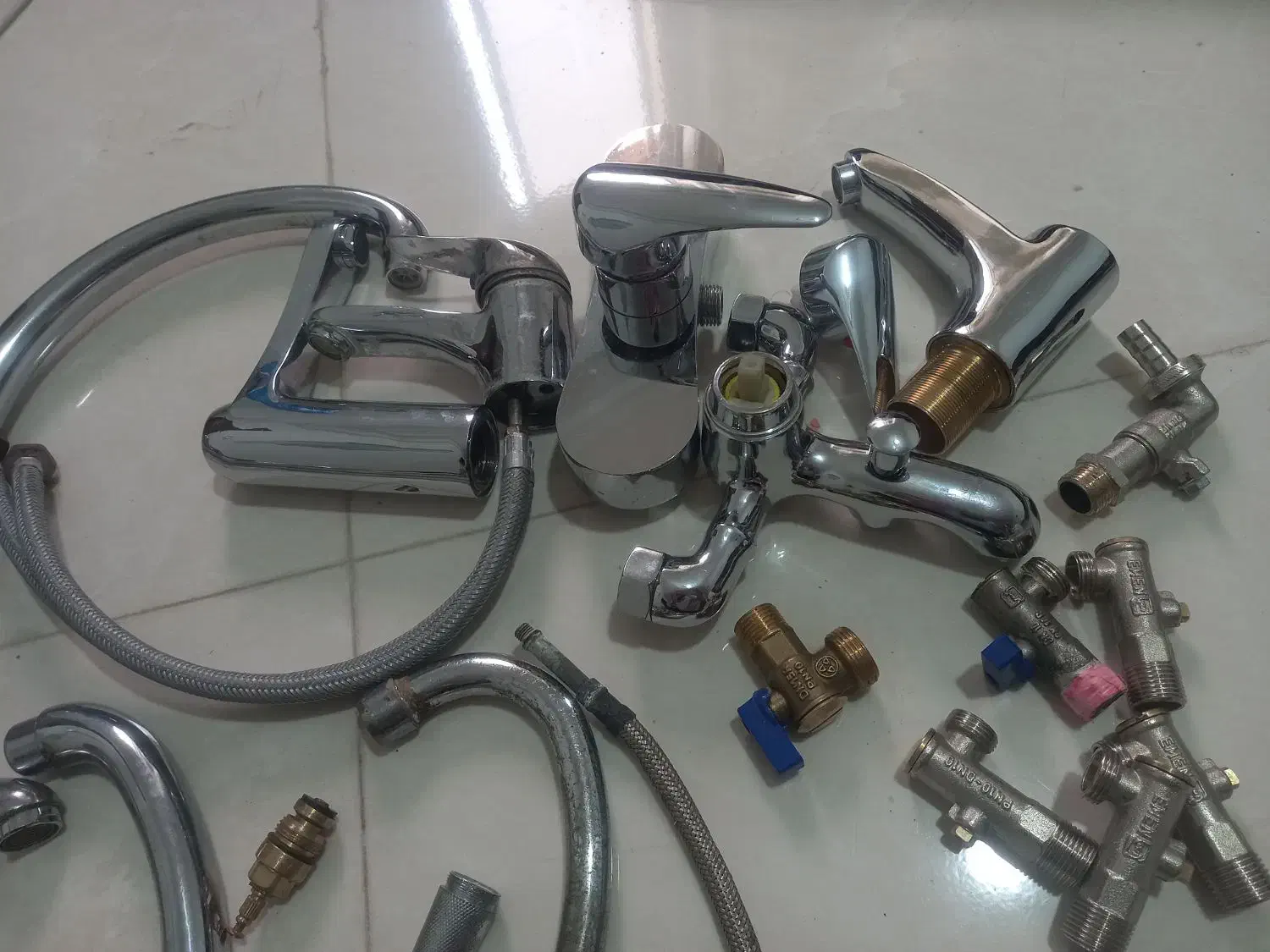 شیرالات|لوازم سرویس بهداشتی|رشت, ولکس|دیوار