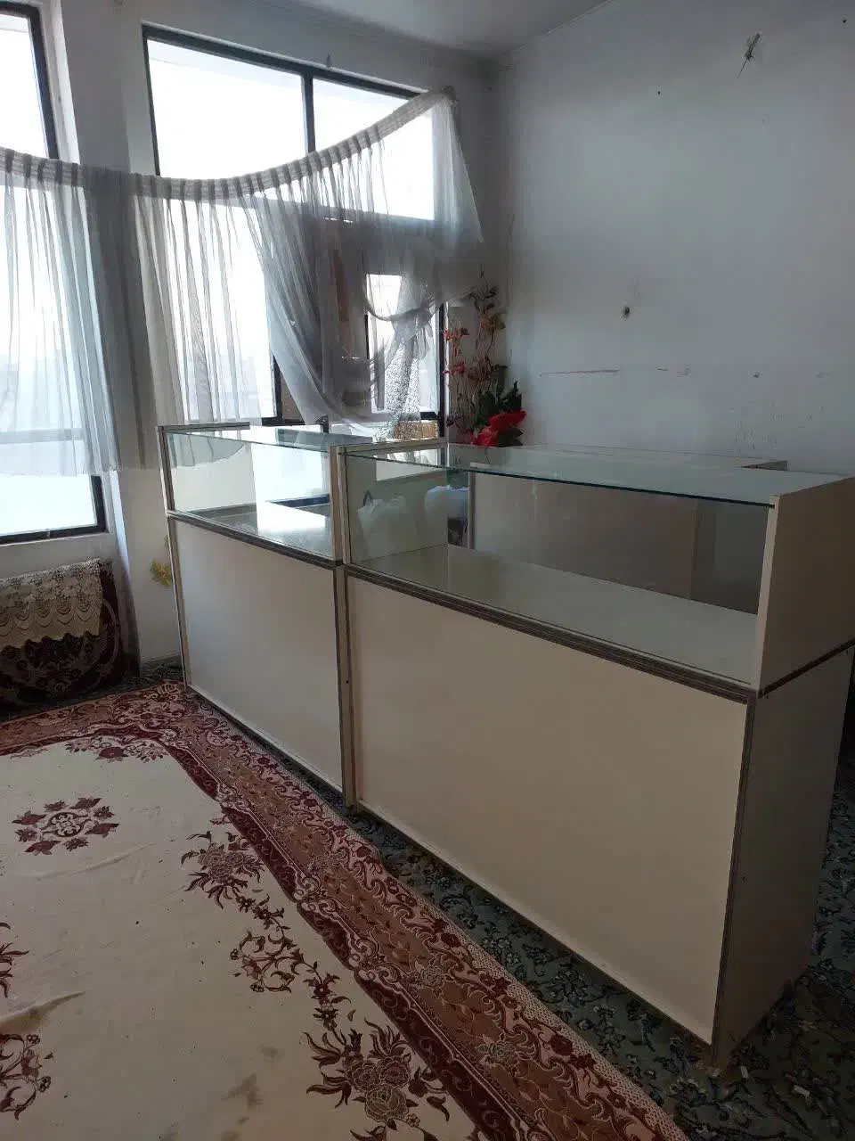 فروش دو عدد ویترین و دوعدد قفسه دیواری|فروشگاه و مغازه|سمنان, |دیوار