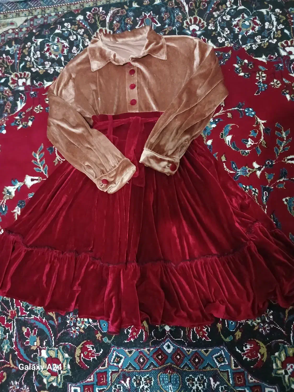 پیراهن مخمل|لباس|شیراز, شیخ علی چوپان|دیوار