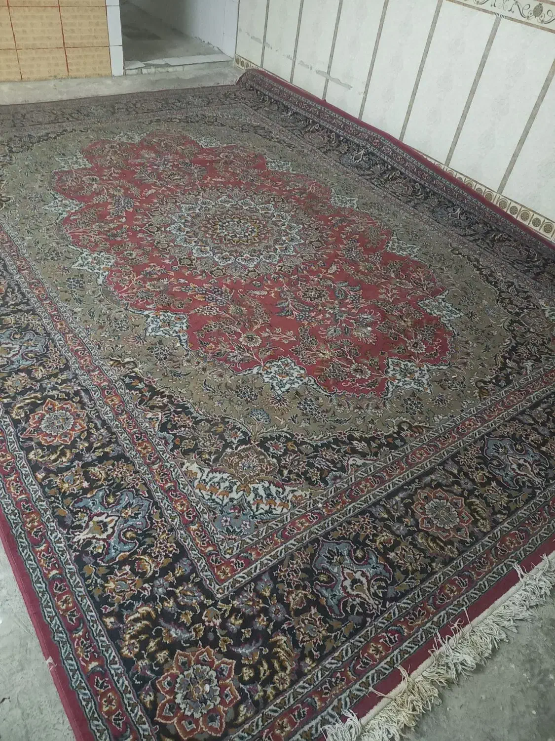فرش دست دوم قیمت مناسب|فرش|کهریزک, |دیوار