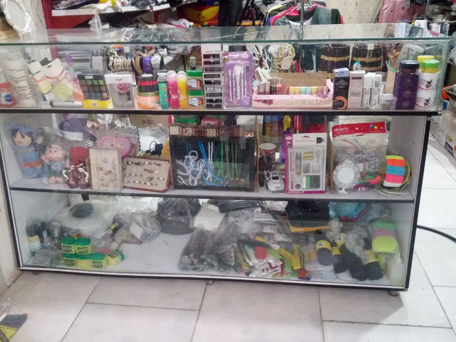 ویترین مغازه و ارایشگاه|فروشگاه و مغازه|شیراز, مسلم|دیوار