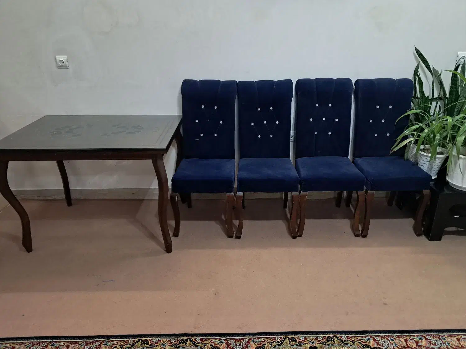 میزناهارخوری|میز و صندلی غذاخوری|پیر بکران, |دیوار