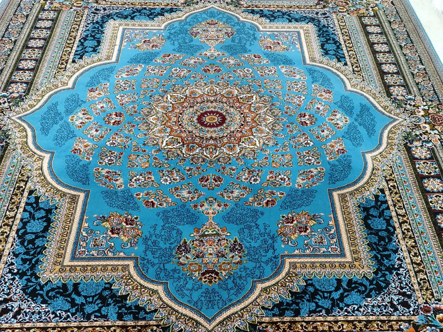 یک تخته فرش ۹ متر ۳ در ۳ تمام نخ ۷۰۰شانه حد صفر|فرش|تبریز, |دیوار