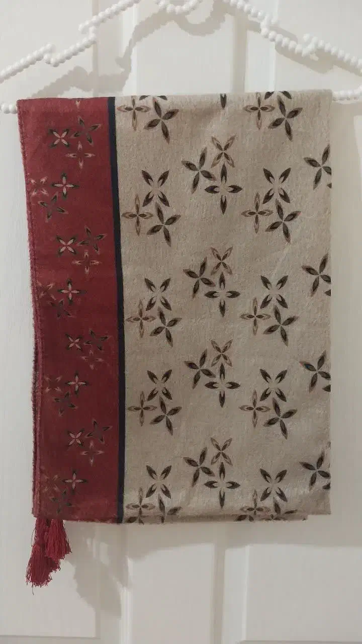 شال و روسری|لباس|شهریار, شهریار|دیوار