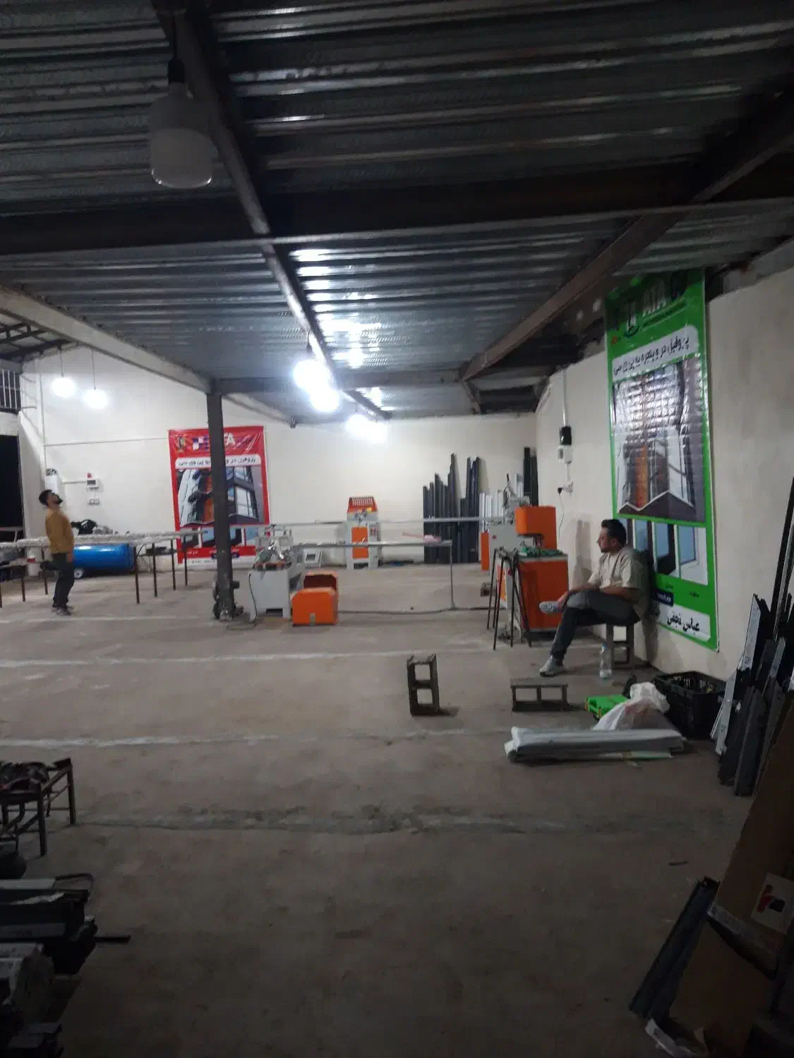 استاکار ماهر درب و پنجره دو جداره و شیشه دوجداره|استخدام صنعتی، فنی، مهندسی|رشت, هلال احمر|دیوار