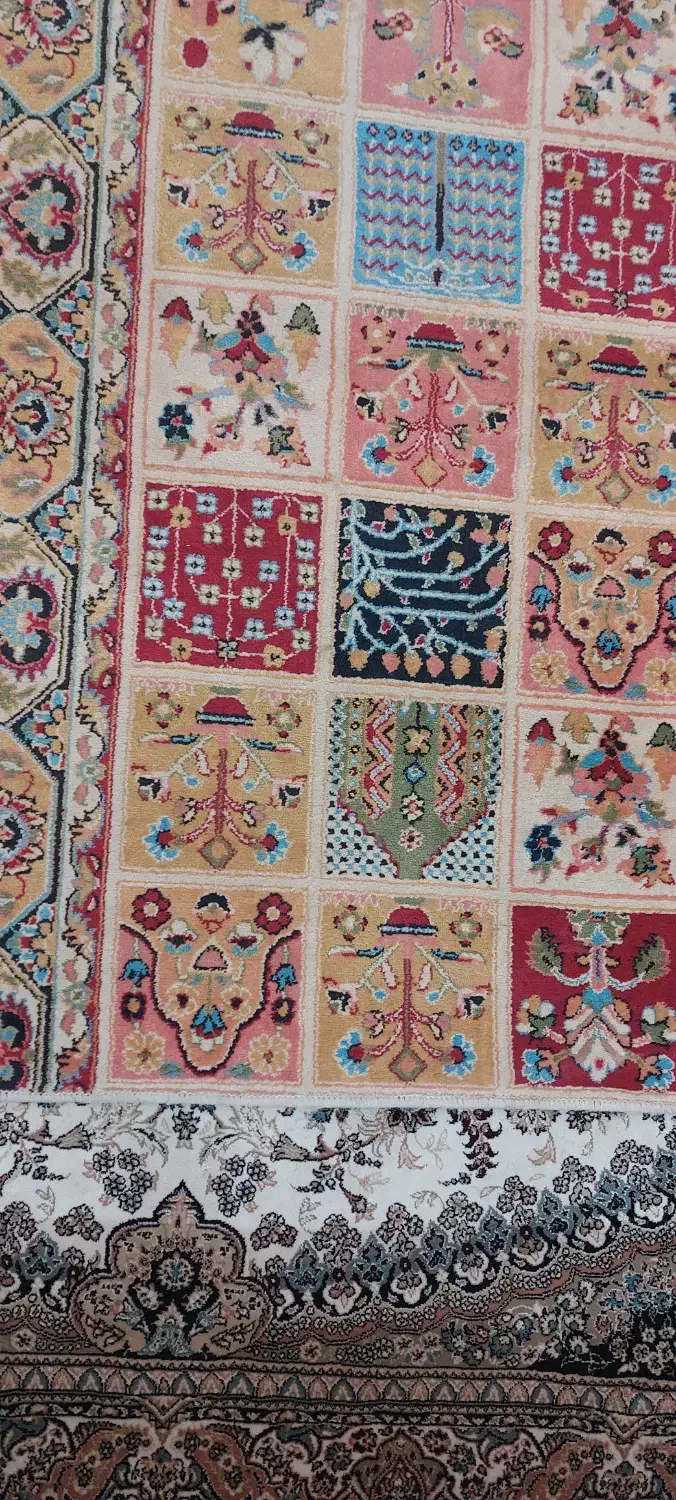 فرش کناره ۱ در ۲|فرش|تهران, باغ خزانه|دیوار