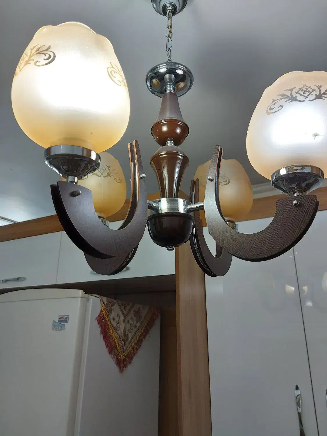 لوستر ۴شاخه چوبی|لوستر و چراغ آویز|اراک, |دیوار