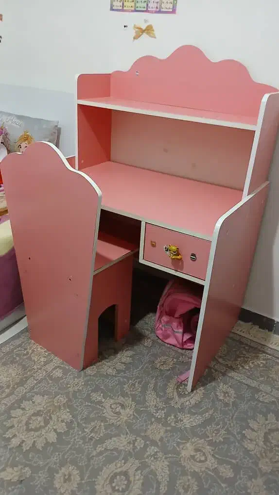 میز صندلی (میز تحریر) دخترانه|میز تحریر و کامپیوتر|پارس‌آباد, |دیوار