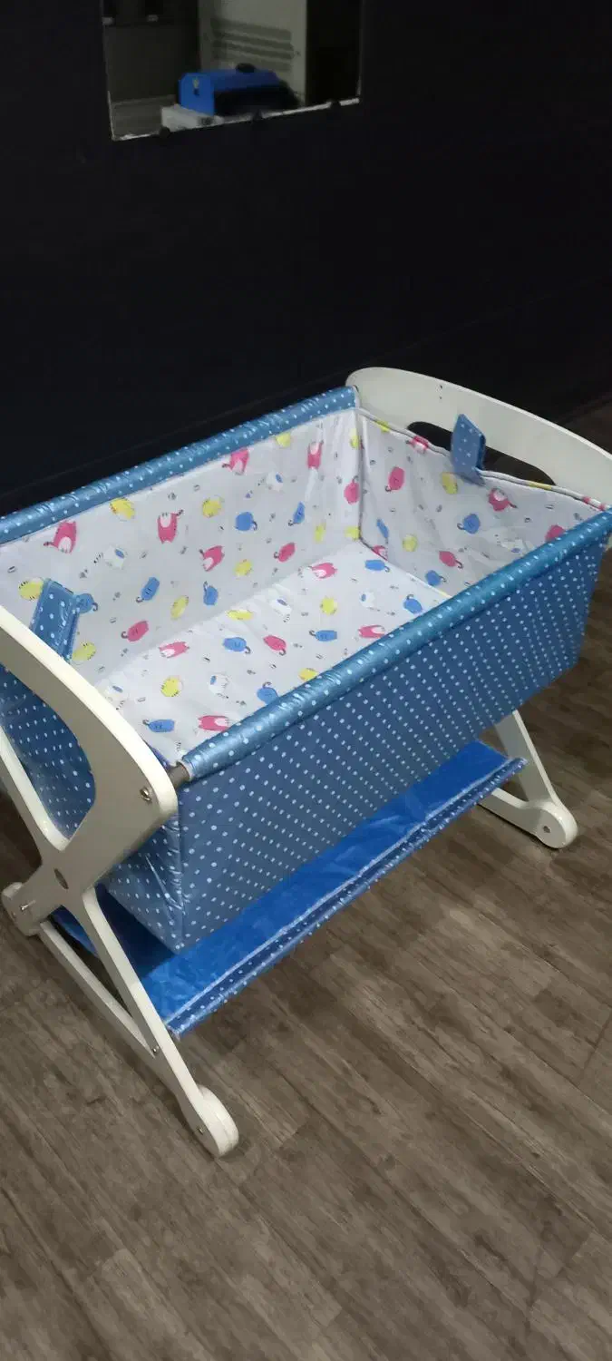 گهواره تمیز و نو|تخت و صندلی بچه|تهران, قلهک|دیوار