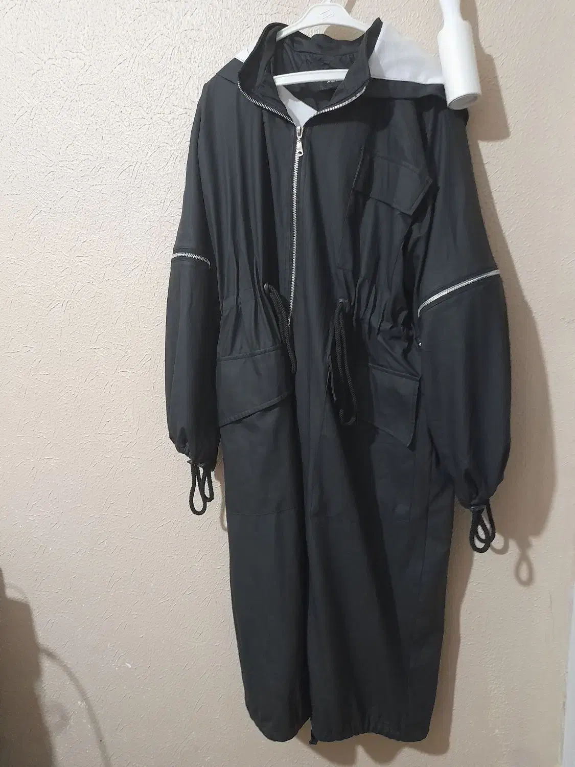 بارونی بلند|لباس|شاهین‌شهر, گرگاب|دیوار