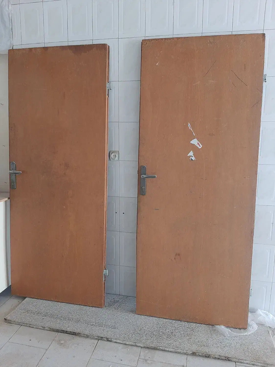 درب چوبی  قدیمی گردو|مصالح و تجهیزات ساختمان|سیرجان, |دیوار