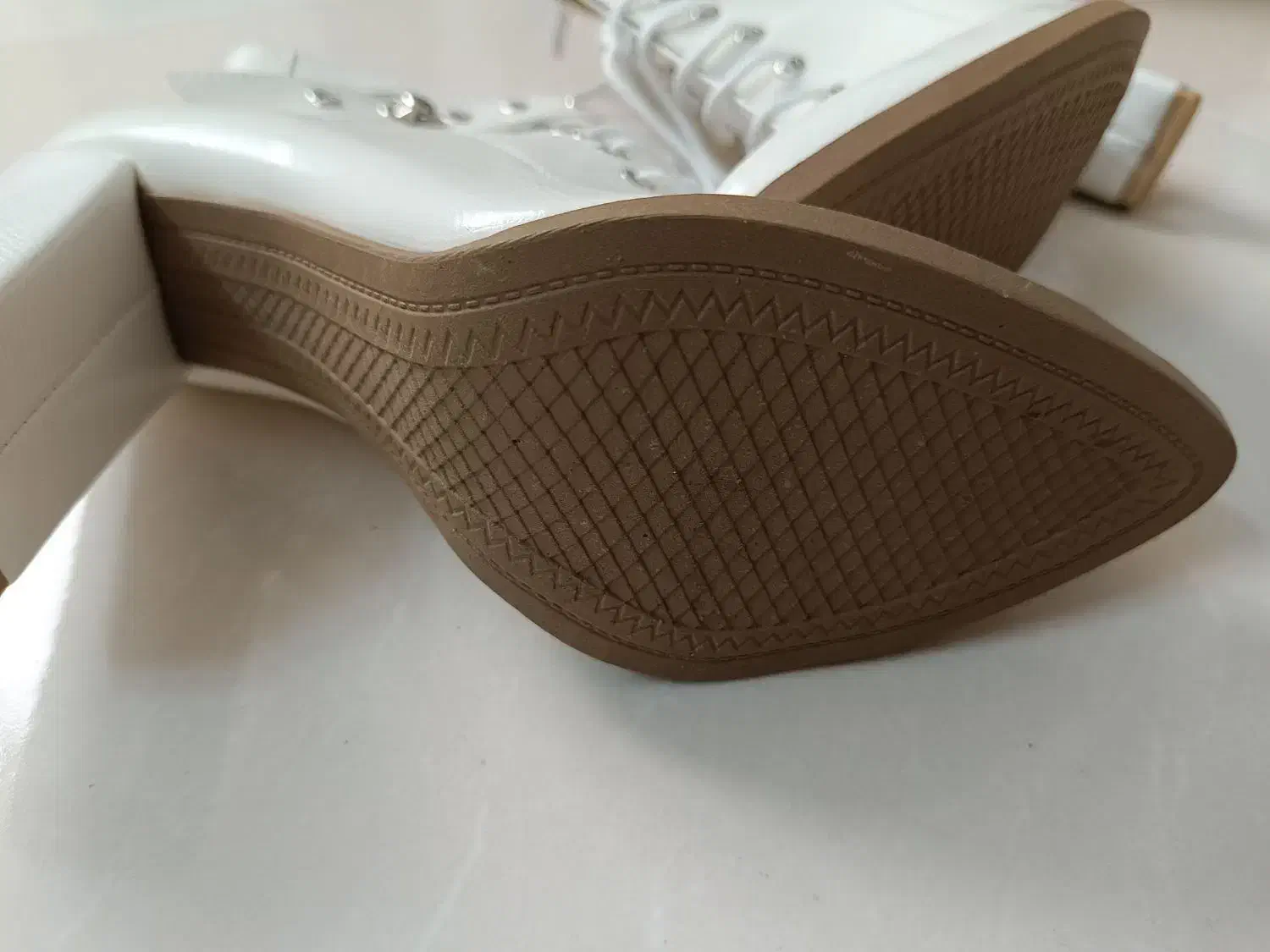 کفش کاملا نو|کیف، کفش، کمربند|بابل, |دیوار