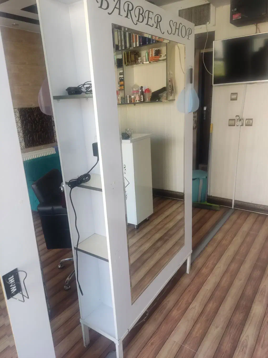 اینه و دکور ارایشگاه|آرایشگاه و سالن‌های زیبایی|اصفهان, طامه|دیوار