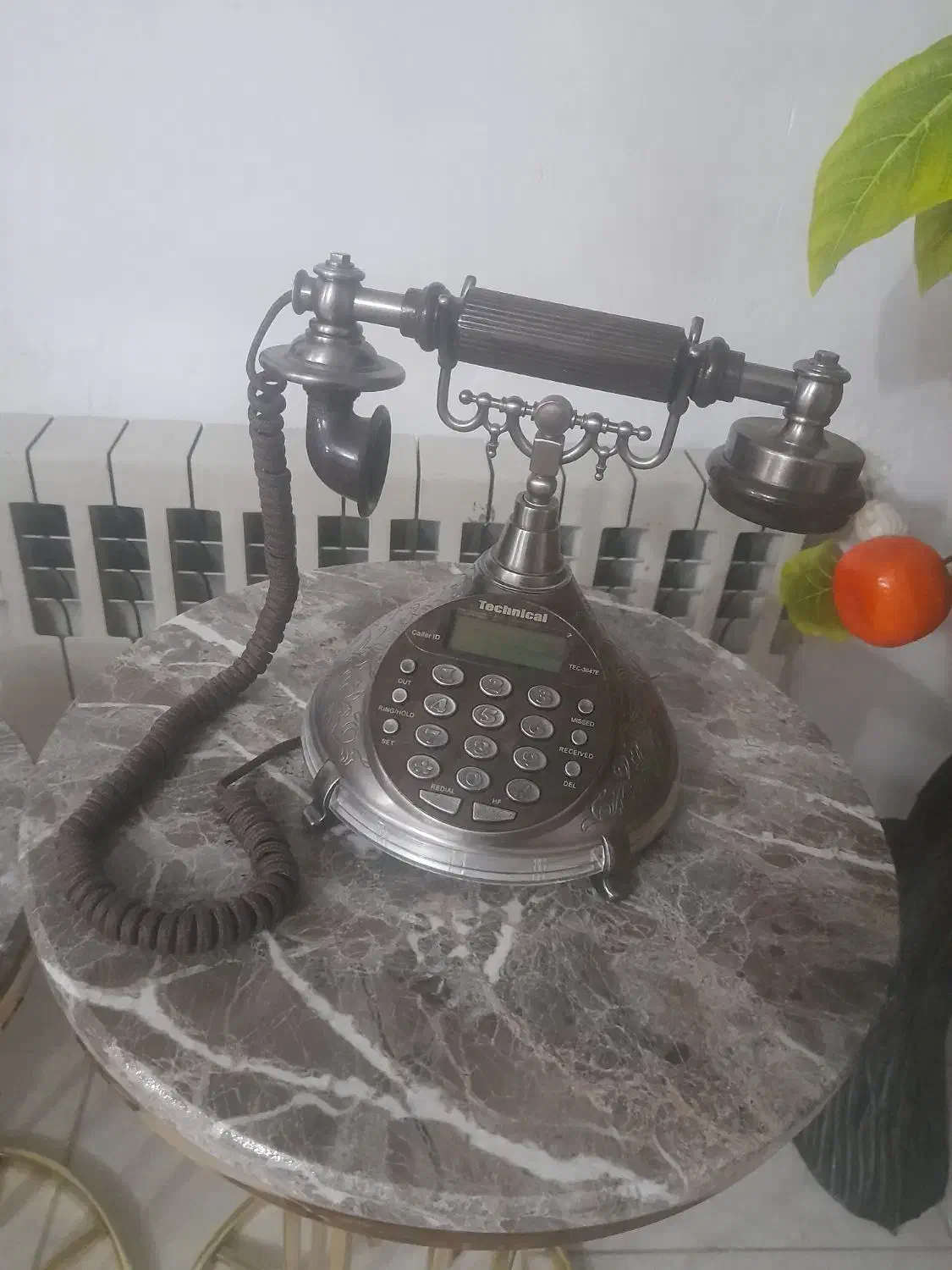 تلفن رومیزی طرح قدیمی|تلفن رومیزی|بومهن, |دیوار