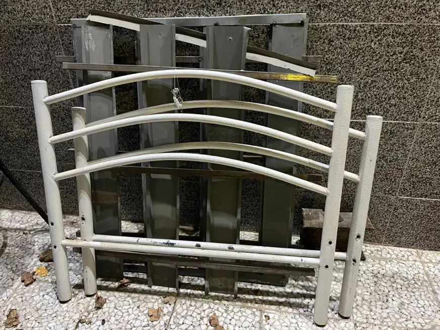 تخت فلزی|تخت و سرویس خواب|قم, وادی السلام|دیوار